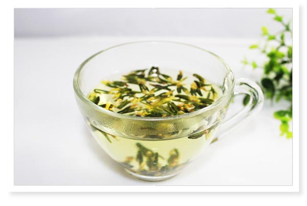 喝杯莲子心茶帮助解闷