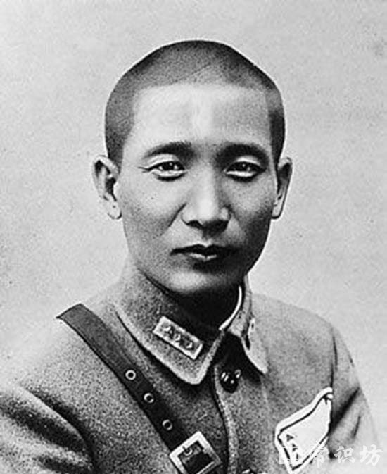 ˴