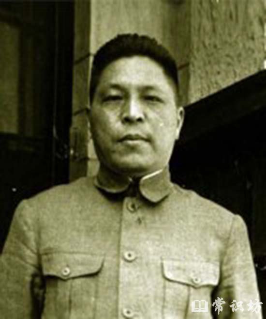˴